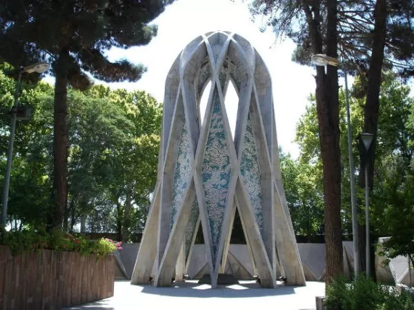 ارامگاه خیام